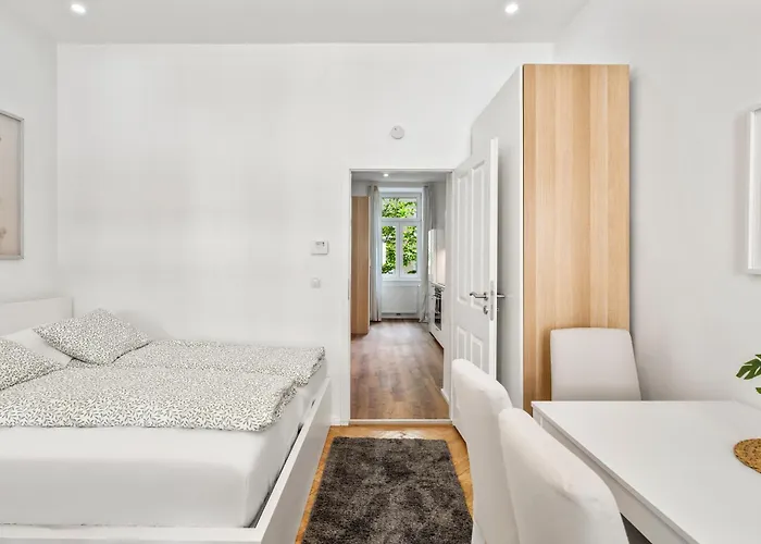 Bright&quiet Apartments, Just 10 Minutes To U4, U6&schönbrunn Palace Apartment *